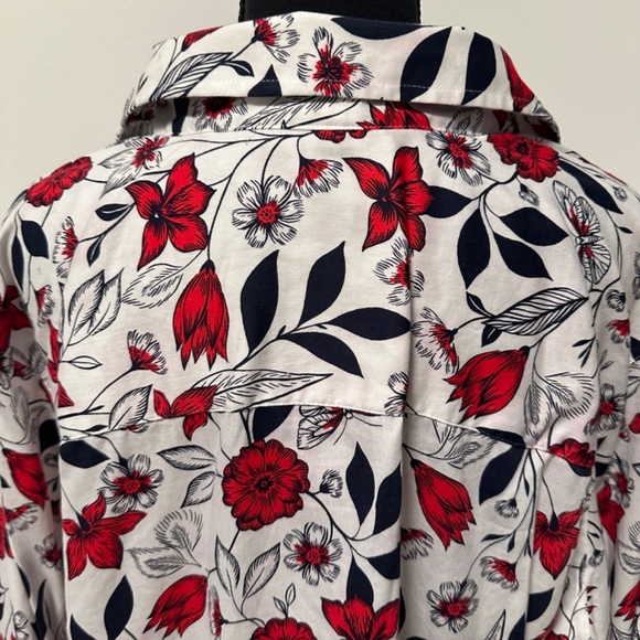 *FOXCROFT* Plus White x Red Floral Wrinkle-Free Button Down Shirt Size 20W - Picture 6 of 8